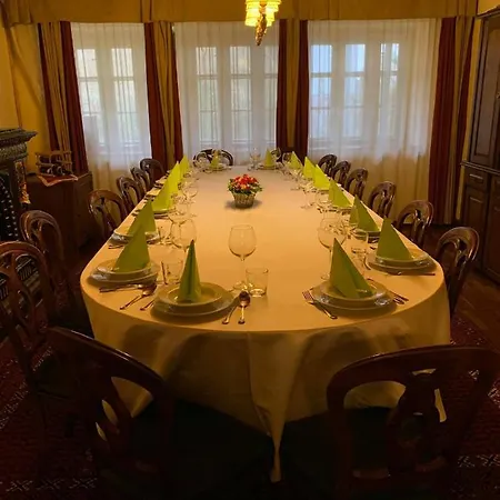 לינה וארוחת בוקר Wenckheim Vadaszhaz Nagyoroszi