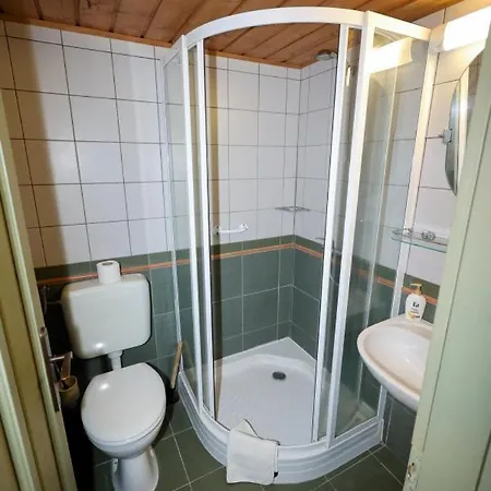 Wenckheim Vadaszhaz לינה וארוחת בוקר 3*