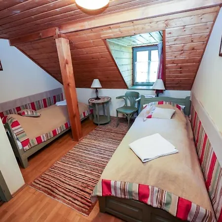 לינה וארוחת בוקר Wenckheim Vadaszhaz 3*