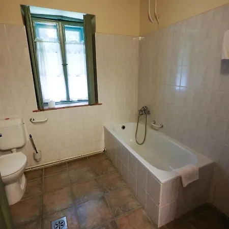 לינה וארוחת בוקר Wenckheim Vadaszhaz